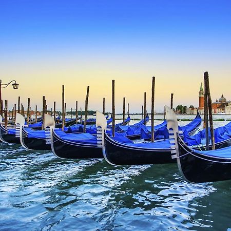 Residenza La Torretta Apartment Venesia Bagian luar foto