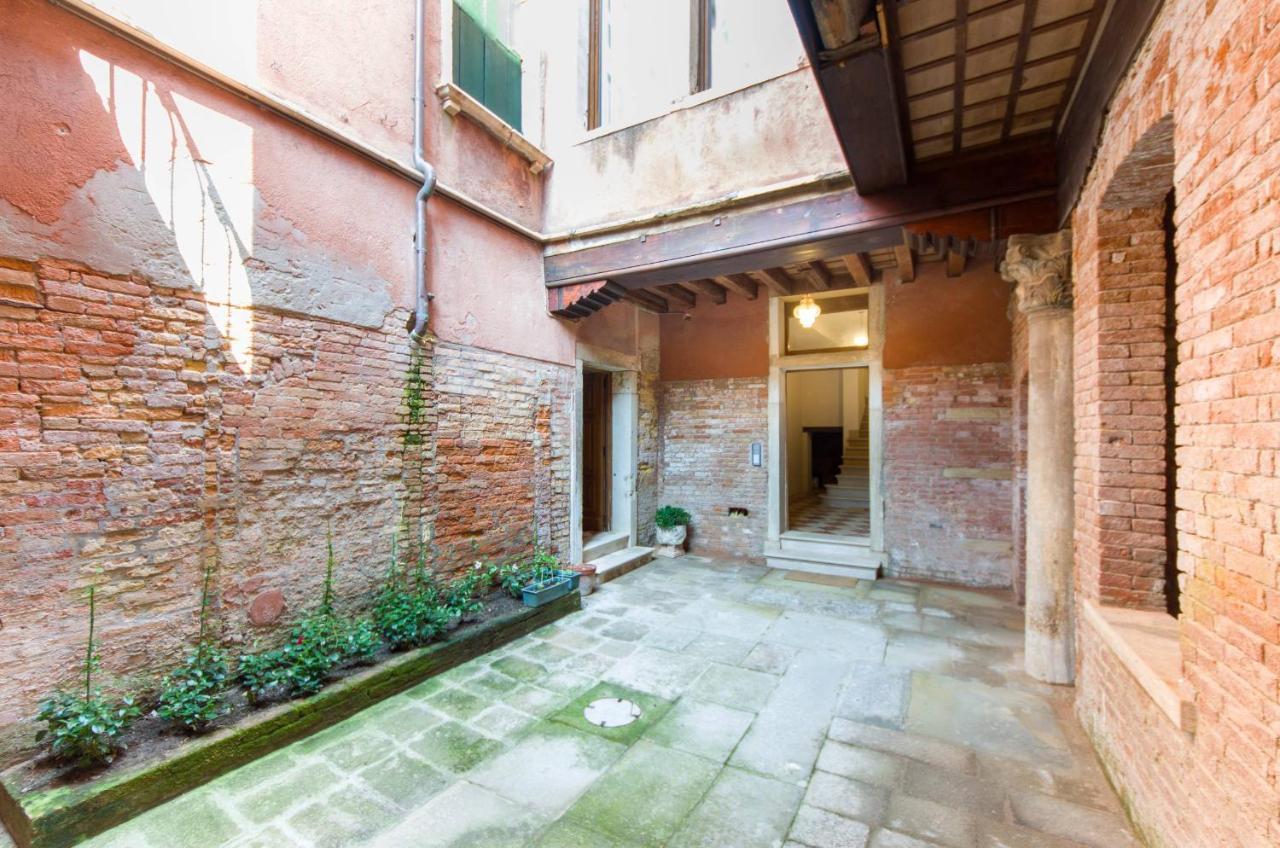 Residenza La Torretta Apartment Venesia Bagian luar foto